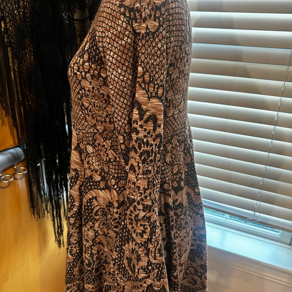 Free People - Brown and Black Bell sleeve dress boho print - size Medium - Picture 6 of 16